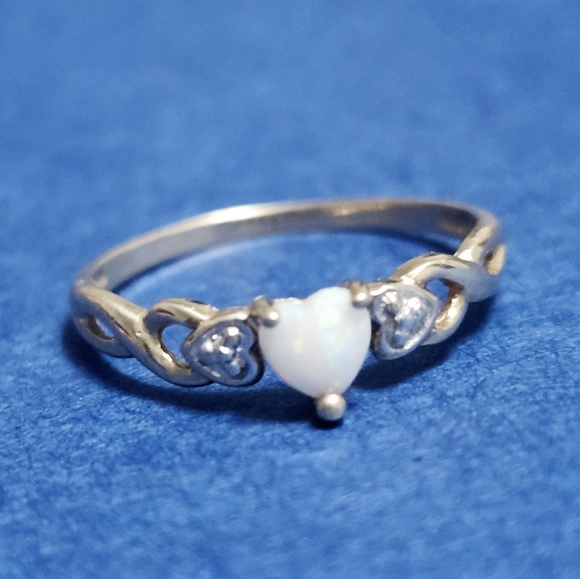 10K Gold Opal Heart ❤️ Ring size 7 - Picture 3 of 11